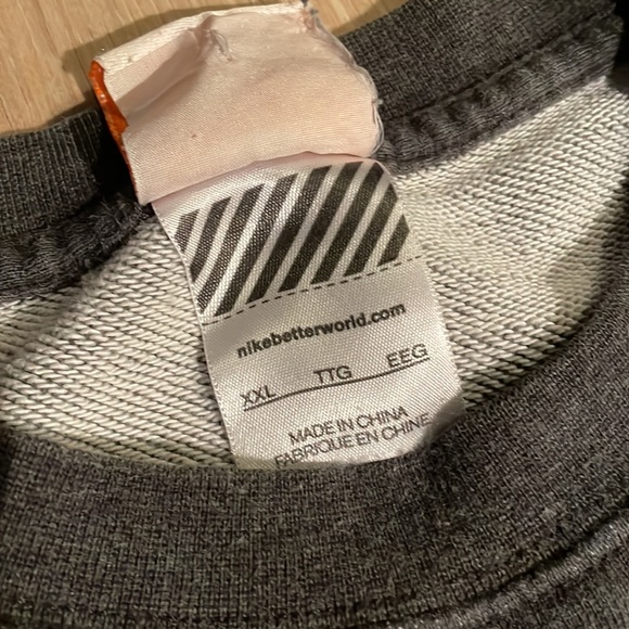 Nike Track and Field Gray Crewneck Sweat-shirt. Size XXL. Good condition! - Picture 5 of 6